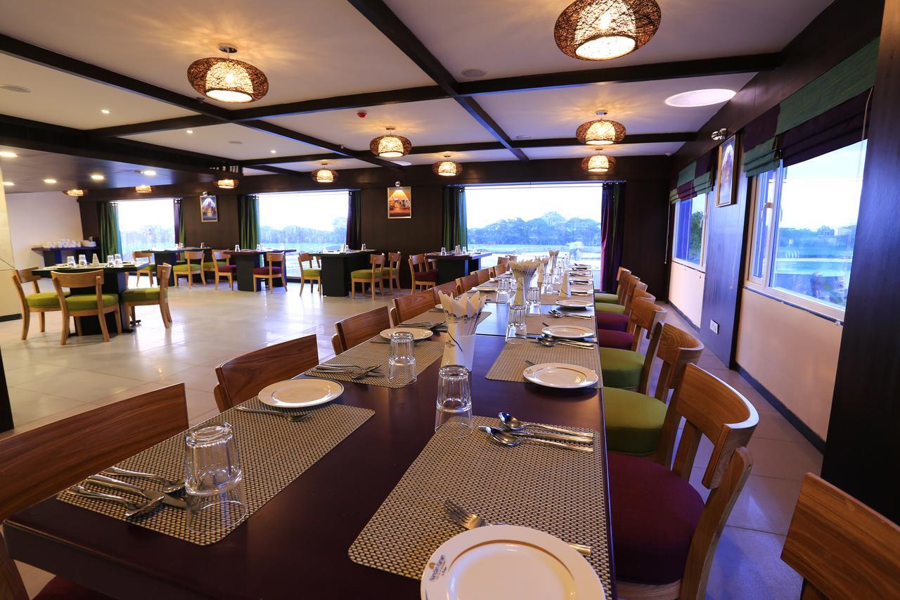 Nandan Kanan Hotel & Resort Sipra Zewnętrze zdjęcie