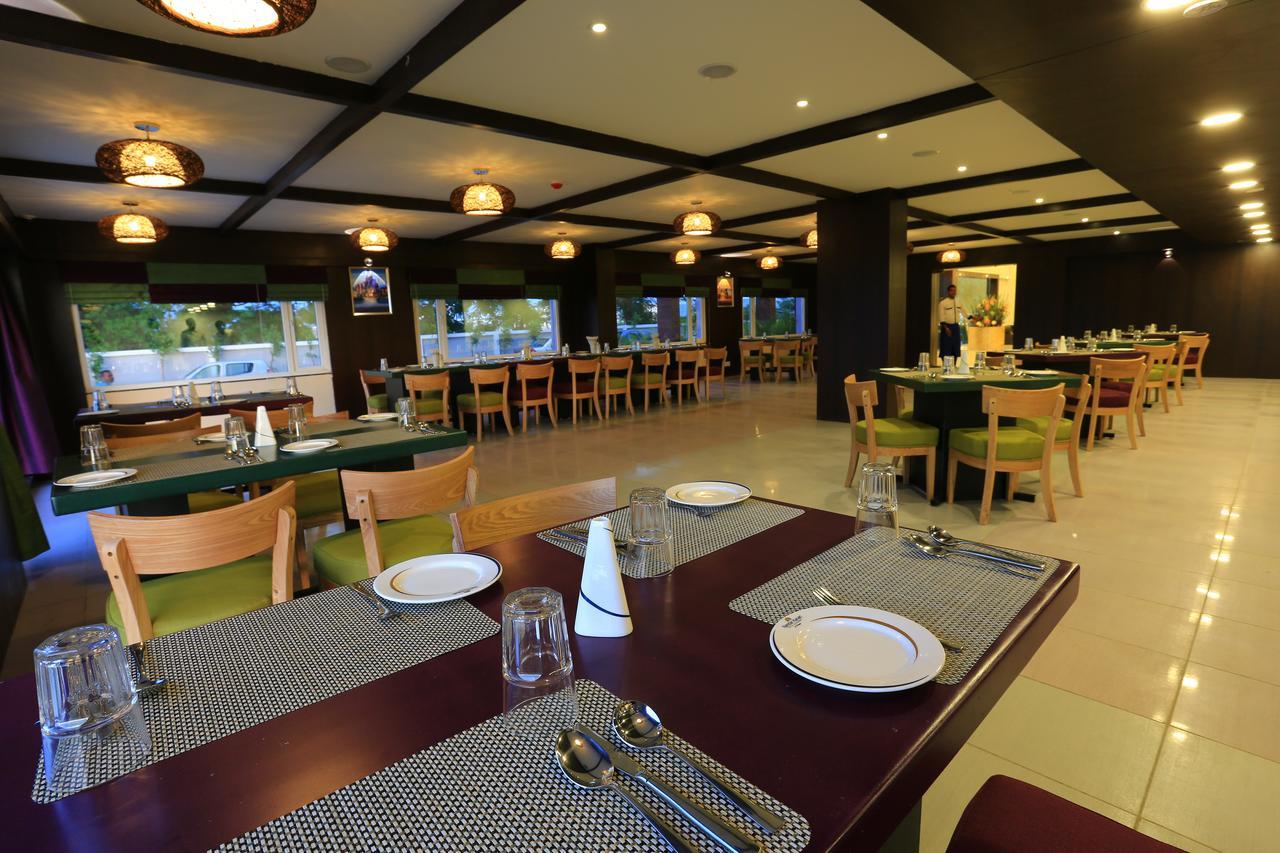 Nandan Kanan Hotel & Resort Sipra Zewnętrze zdjęcie