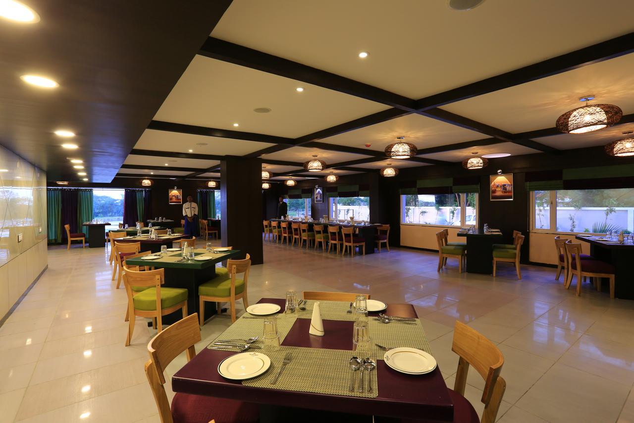 Nandan Kanan Hotel & Resort Sipra Zewnętrze zdjęcie