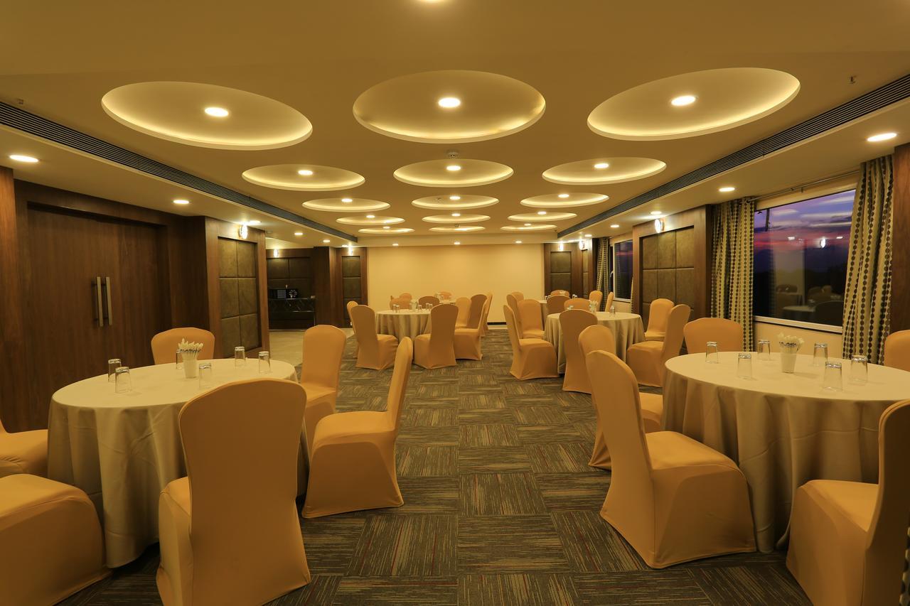Nandan Kanan Hotel & Resort Sipra Zewnętrze zdjęcie